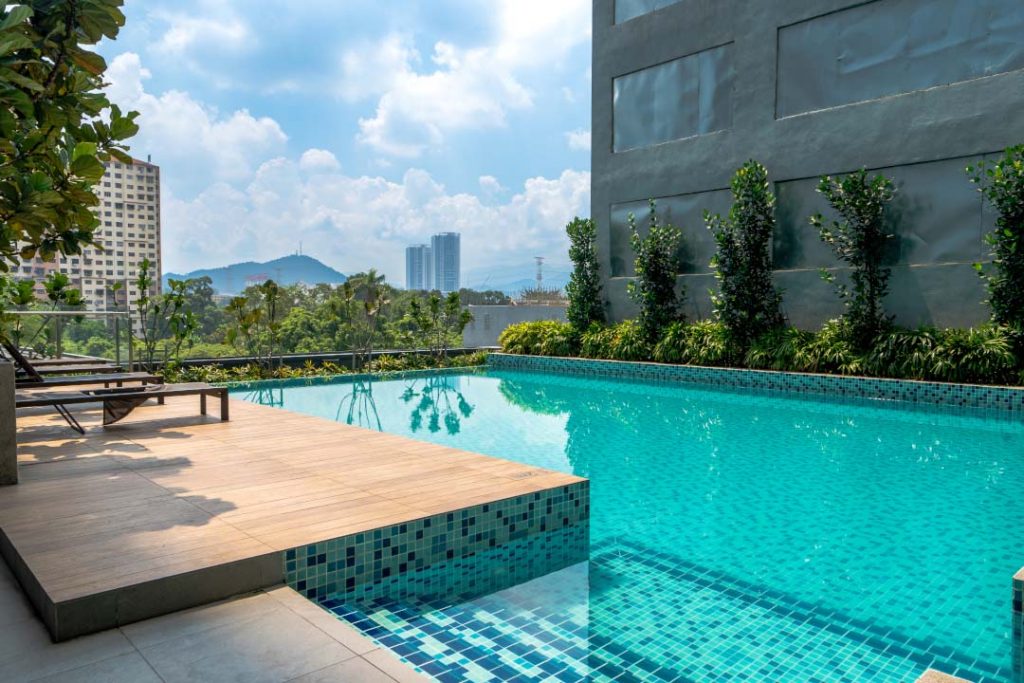 Neu Suites @ 3rdNvenue Swimming Pool