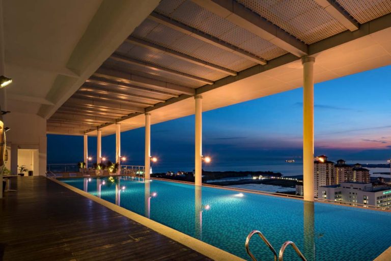 The Straits Melaka Pool